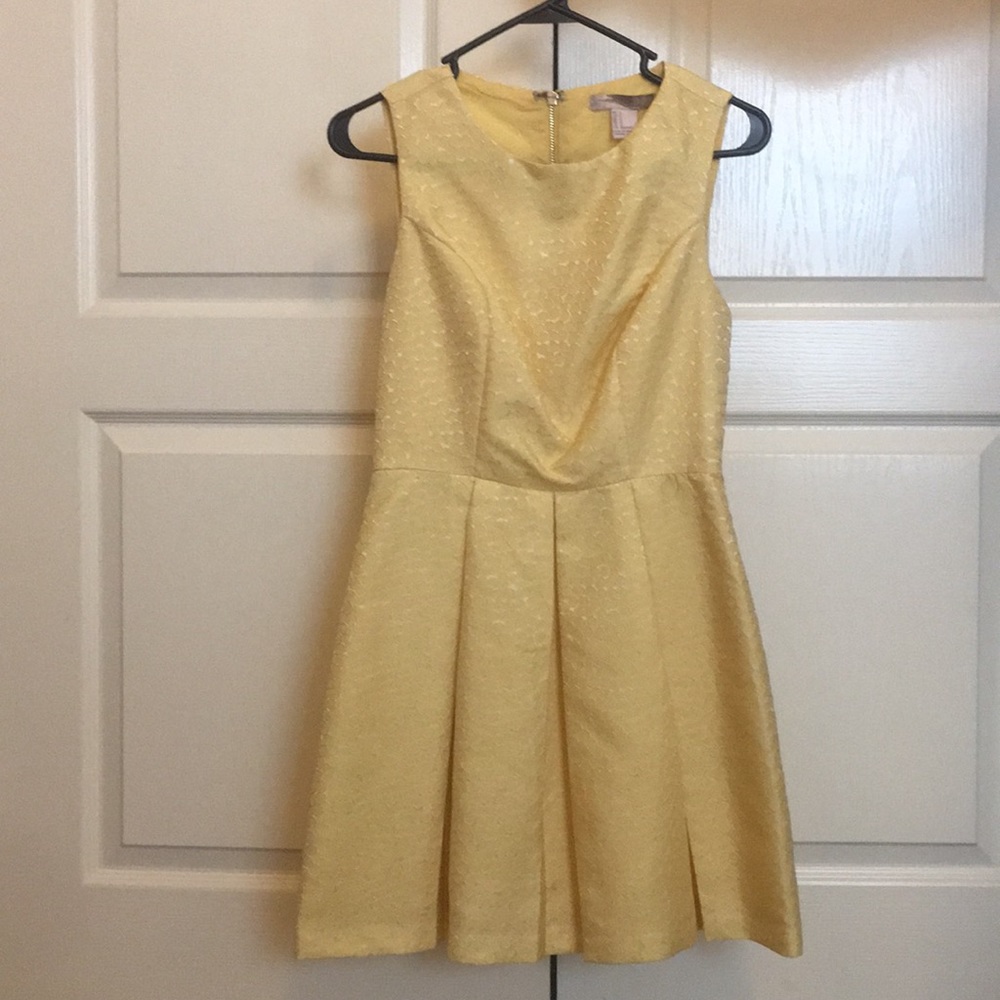 sleeveless yellow dress